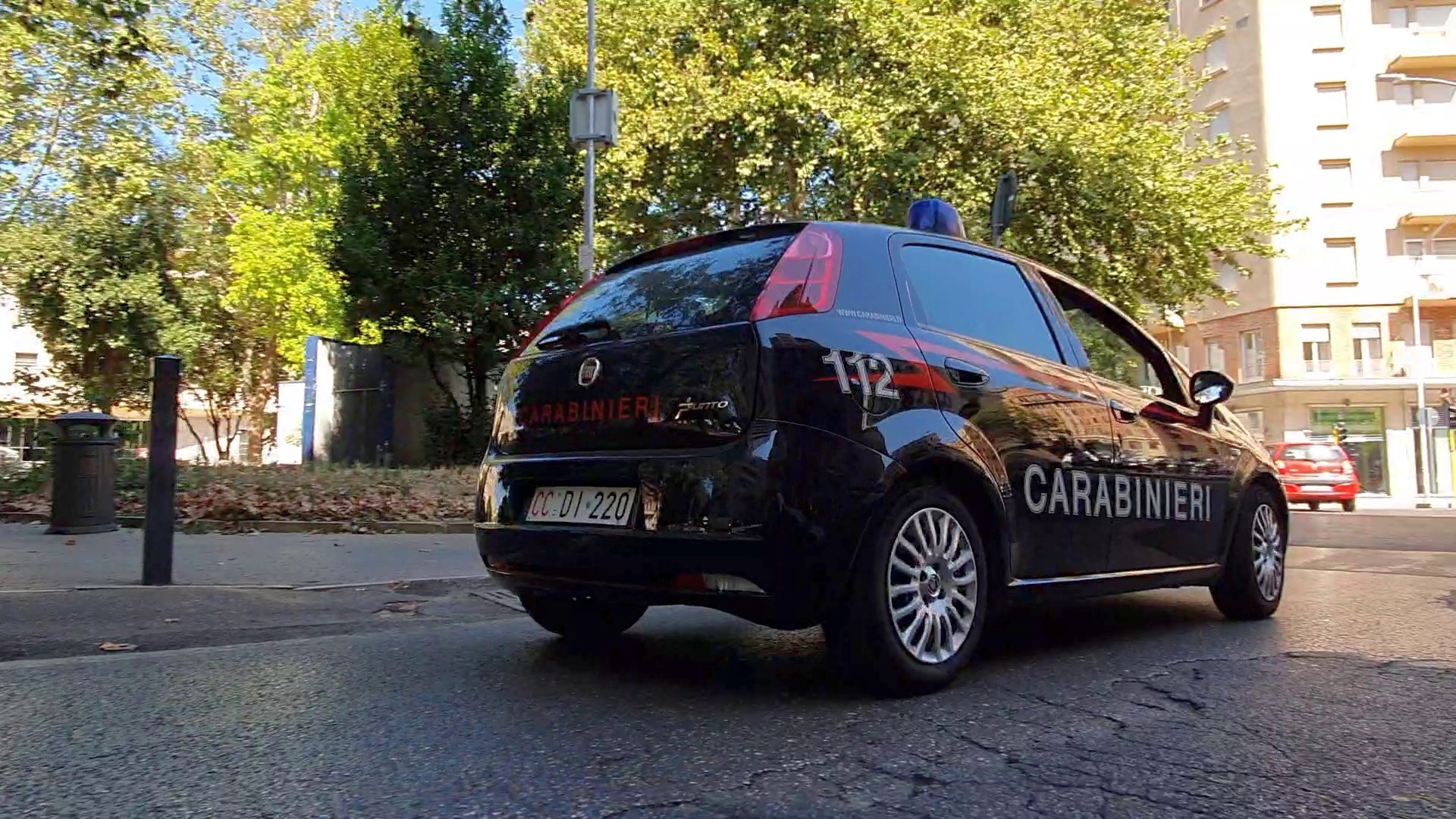 Occupano cabina elettrica dismessa: 4 denunciati dai Carabinieri