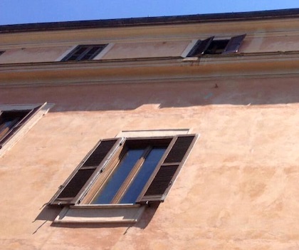 finestra albergo albano