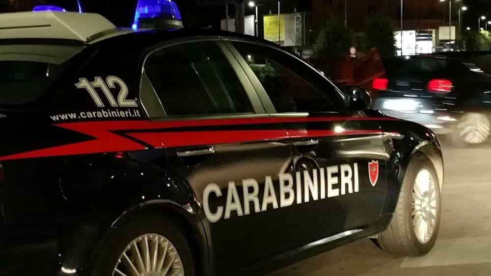 29enne fugge alla vista dei Carabinieri: raggiunto e denunciato per guida  senza patente
