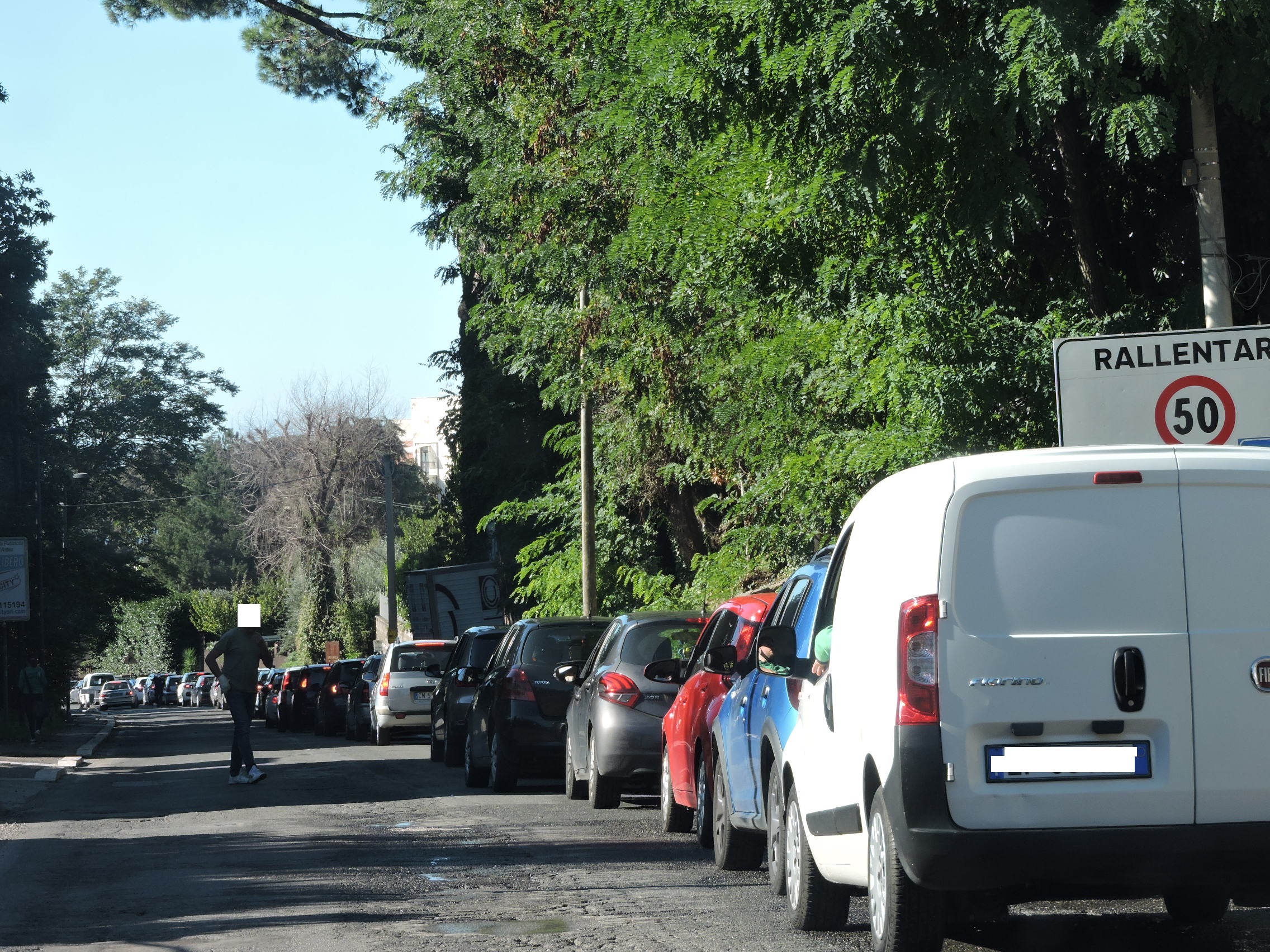 Caos tamponi con code chilometriche al drive-in di Genzano. Urgono  soluzioni alternative da Asl