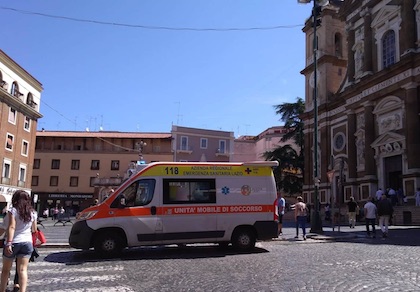 ambulanza piazzasanPietro frascati