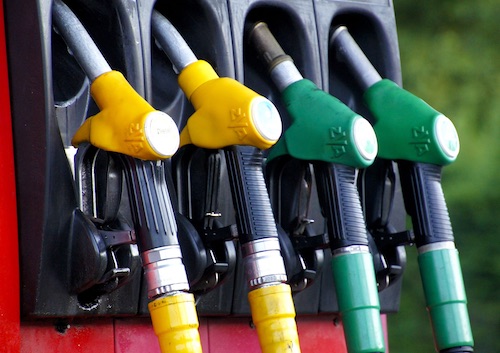 Fine lockdown anche per benzina e diesel: super impennata dei prezzi