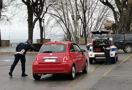 Covid-19: controlli della polizia locale di Frascati. Denunciato un  operatore ambulante