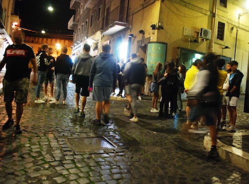 Frascati | Stretta anti movida nei weekend: stop a vendita e consumo di  alcolici dalle 18