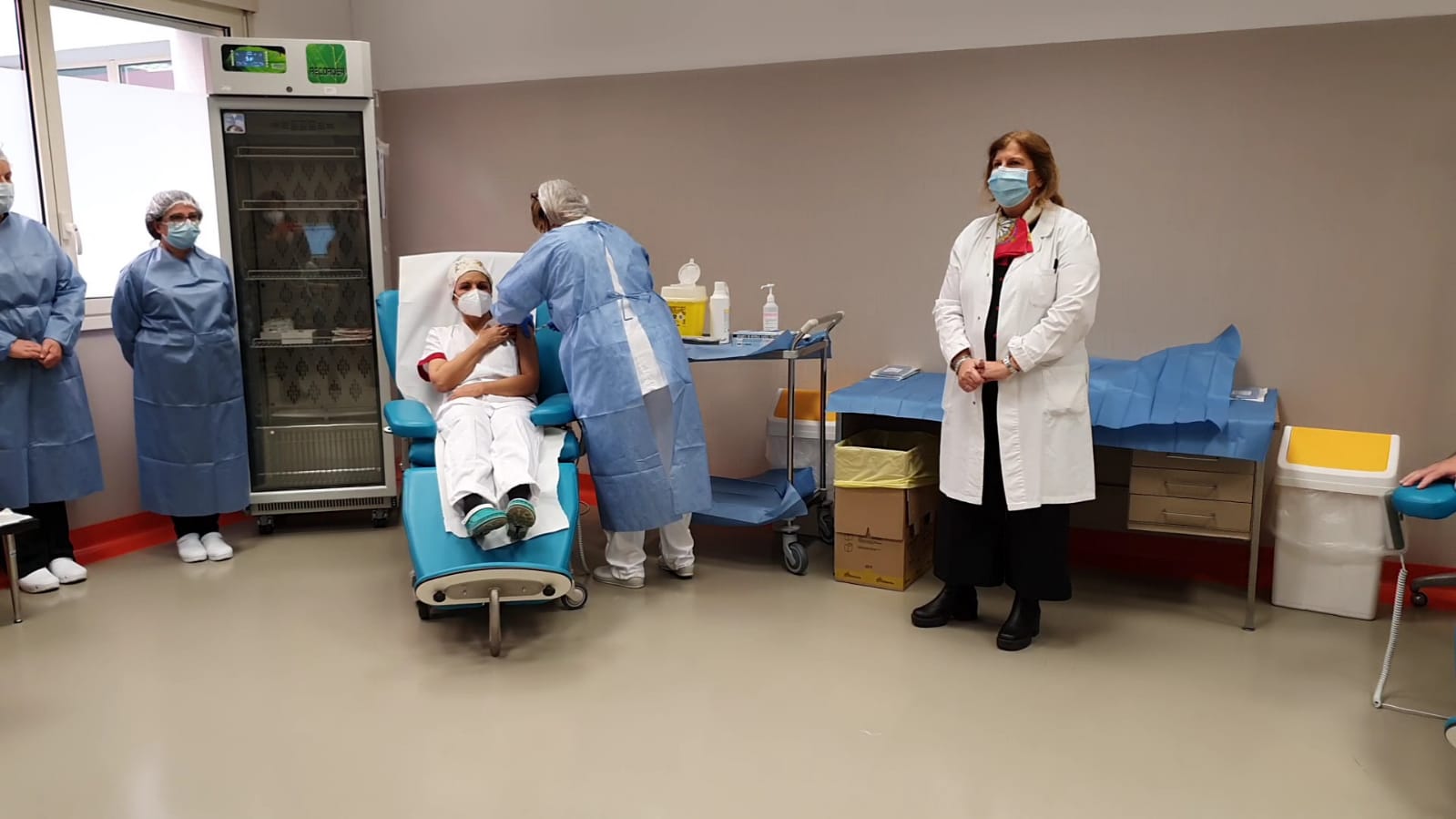 FOTO/VIDEO - COVID, iniziata la vaccinazione al Noc. Un'infermiera, Daniela  Delicati, è stata la prima