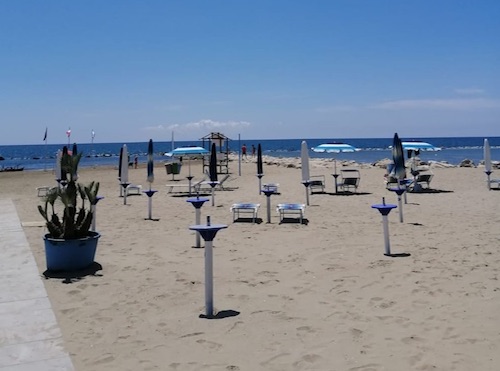 ombrelloni spiaggia nettuno ilmamilio