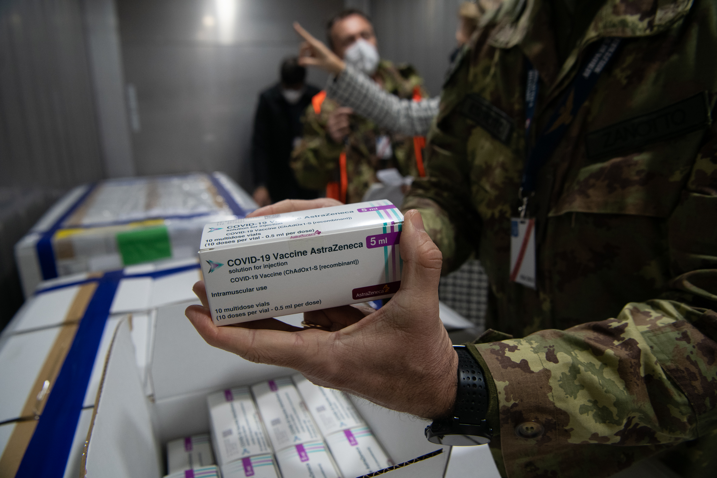 Vaccini | Arrivate a Pratica di Mare 1,3 milioni di dosi di Astrazeneca