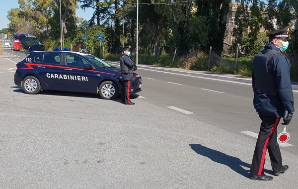 Tor Vergata, a spasso con la droga in tasca: Carabinieri arrestano ...