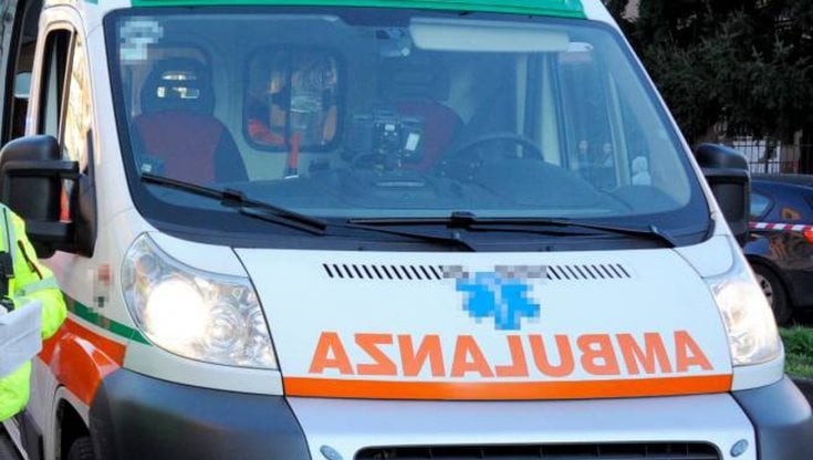 Grave incidente stradale sulla Frascati Colonna: un'auto si ribalta dopo lo  scontro