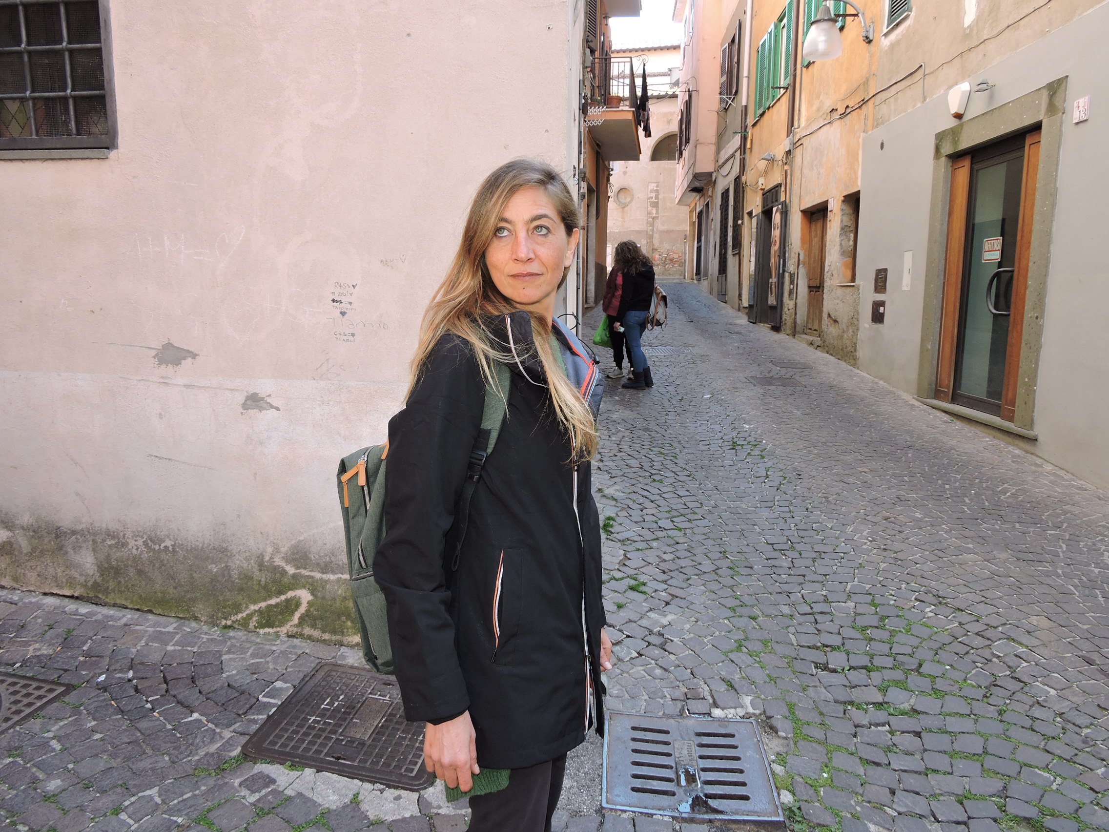 Lanuvio, Ilaria Signoriello visita il centro storico e incontra  commercianti e cittadini. " Un Borgo Antico tra i più belli d'Italia che  sta morendo"