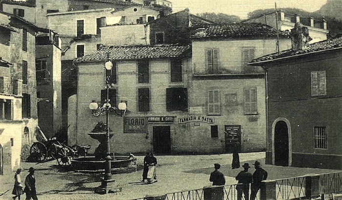 piazzaGaribaldi roccadipapa storica ilmamilio