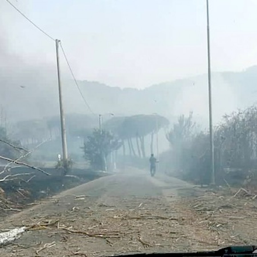 Inferno di fuoco a Monte Compatri: 25 passaggi di Canadair, 30 ettari distrutti. Danni per milioni