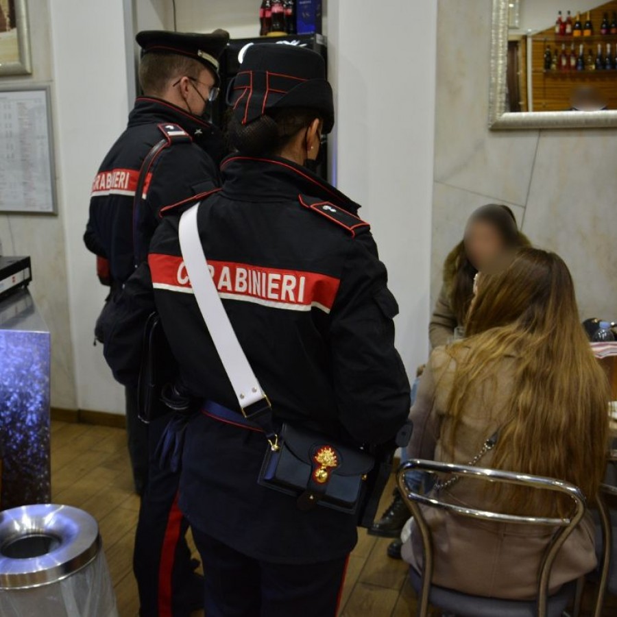 Frascati | Controlli anti-covid dei carabinieri, multati alcuni ragazzi. Denunciato uno spacciatore.