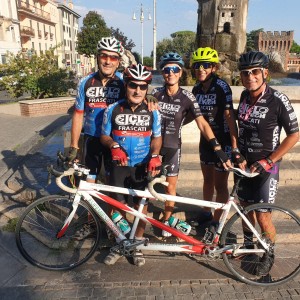Il campione non vedente di ciclismo Lorenzo Genovese ai Castelli Romani “in tandem” partendo da Frascati