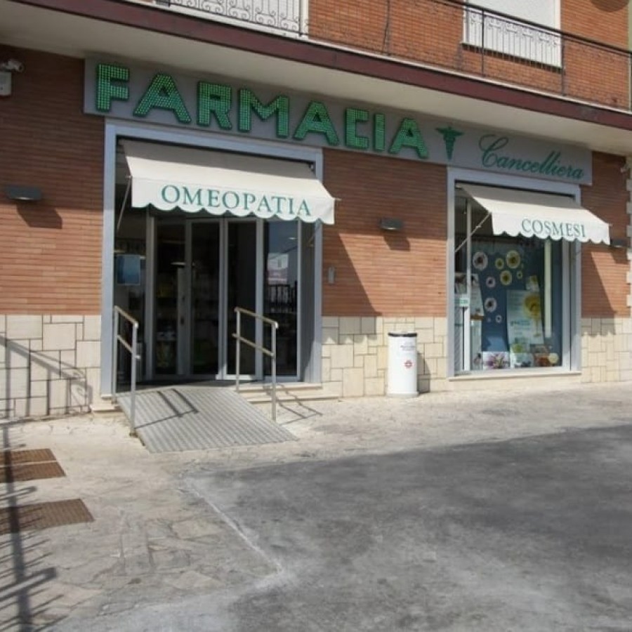 Pavona, ladri in azione nella notte in una farmacia: messi in fuga dall'antifurto