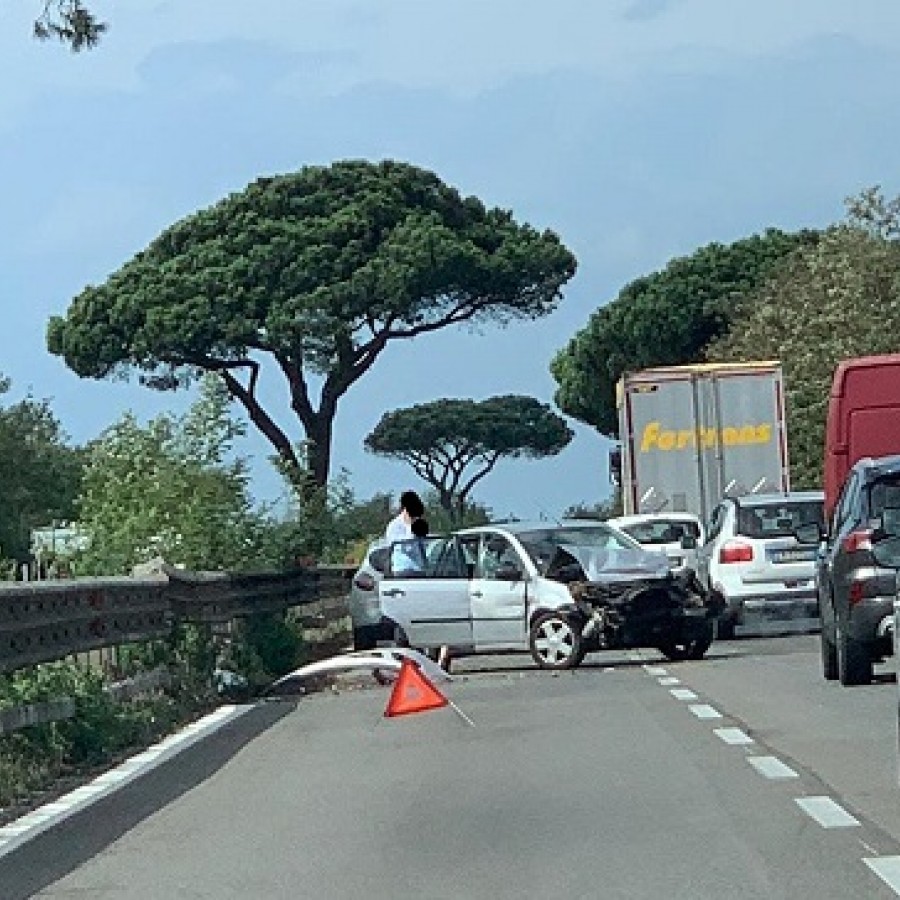 Via Pontina chiusa alcune ore tra Pomezia e Roma per incidente.  Traffico in tilt dalle 13