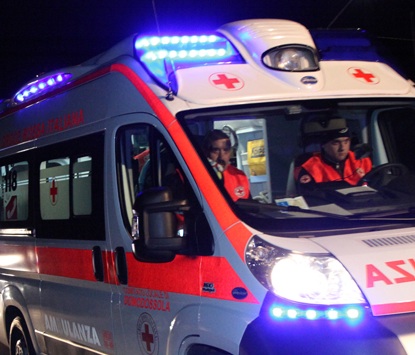 Roma, paziente psichiatrica aggredisce nell&#39;ambulanza medico e infermiere  118
