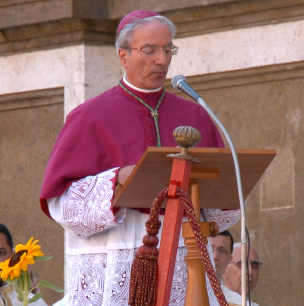 Frascati, il vescovo Martinelli: “Dalla PEWEX mascherine per la Caritas e  per i parroci, grazie!”